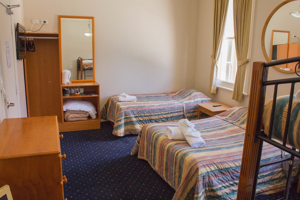 Gardners Inn Hotel 3/53