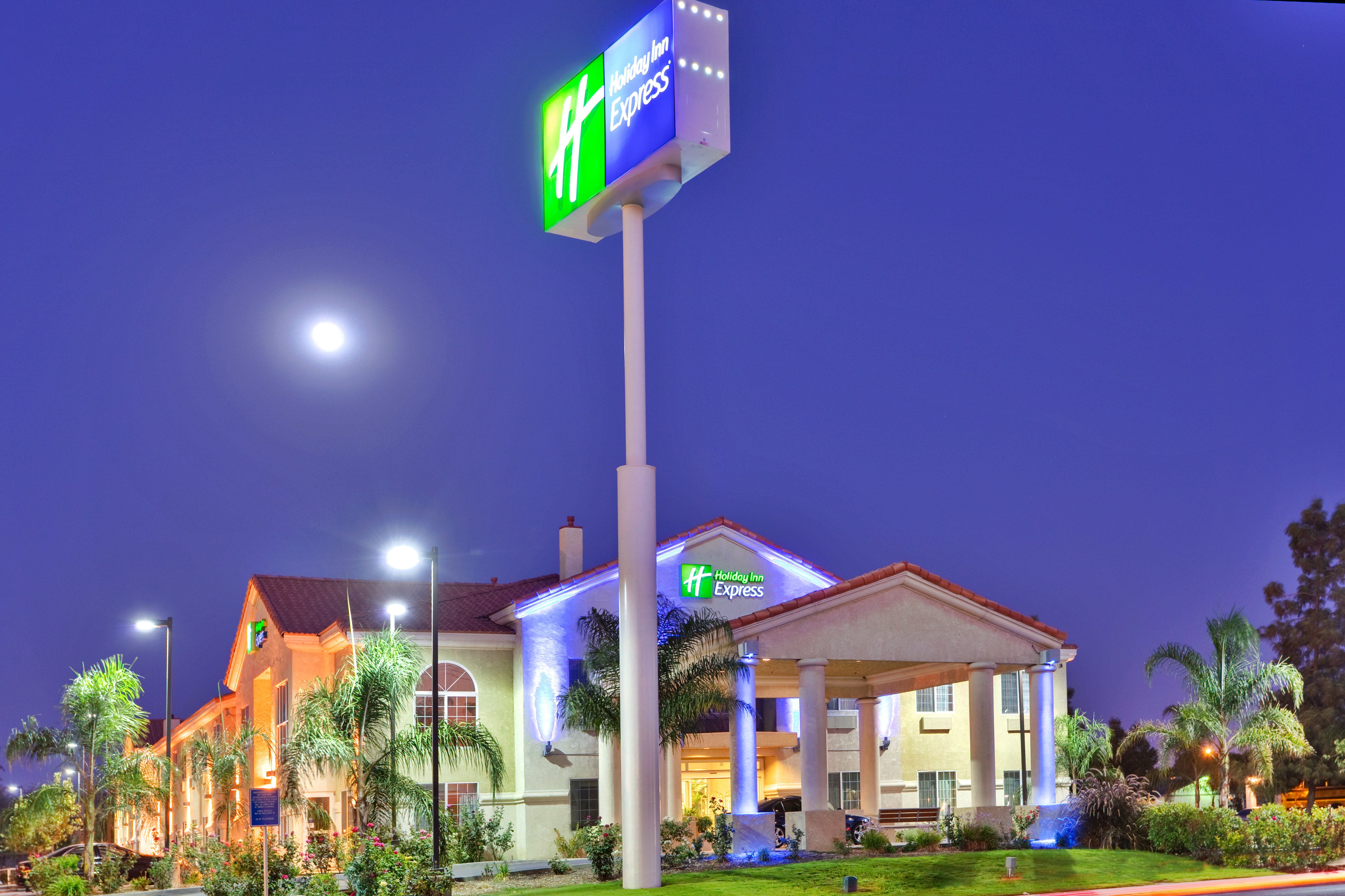 Holiday Inn Express Delano Hwy 99 2/49
