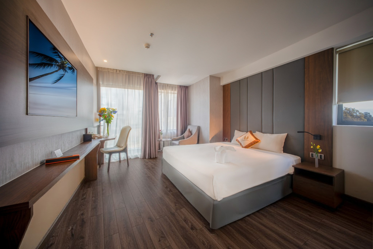 Premier, Deluxe, Double Bed, City View, Balcony