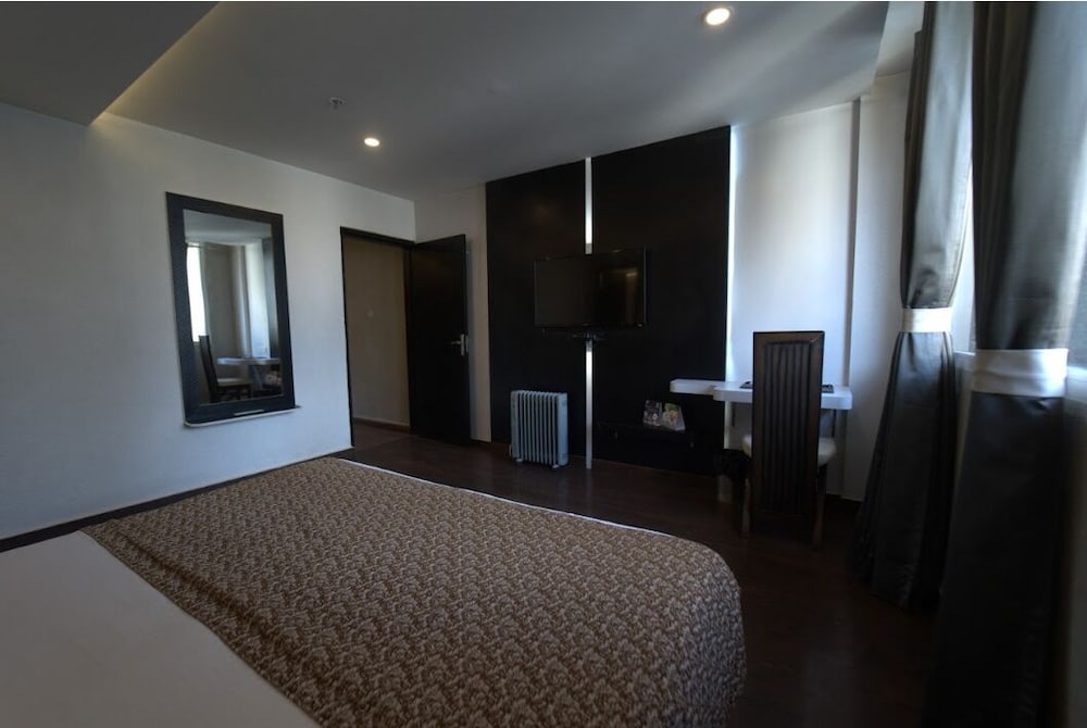 Hotel Jsr Continental 50/50