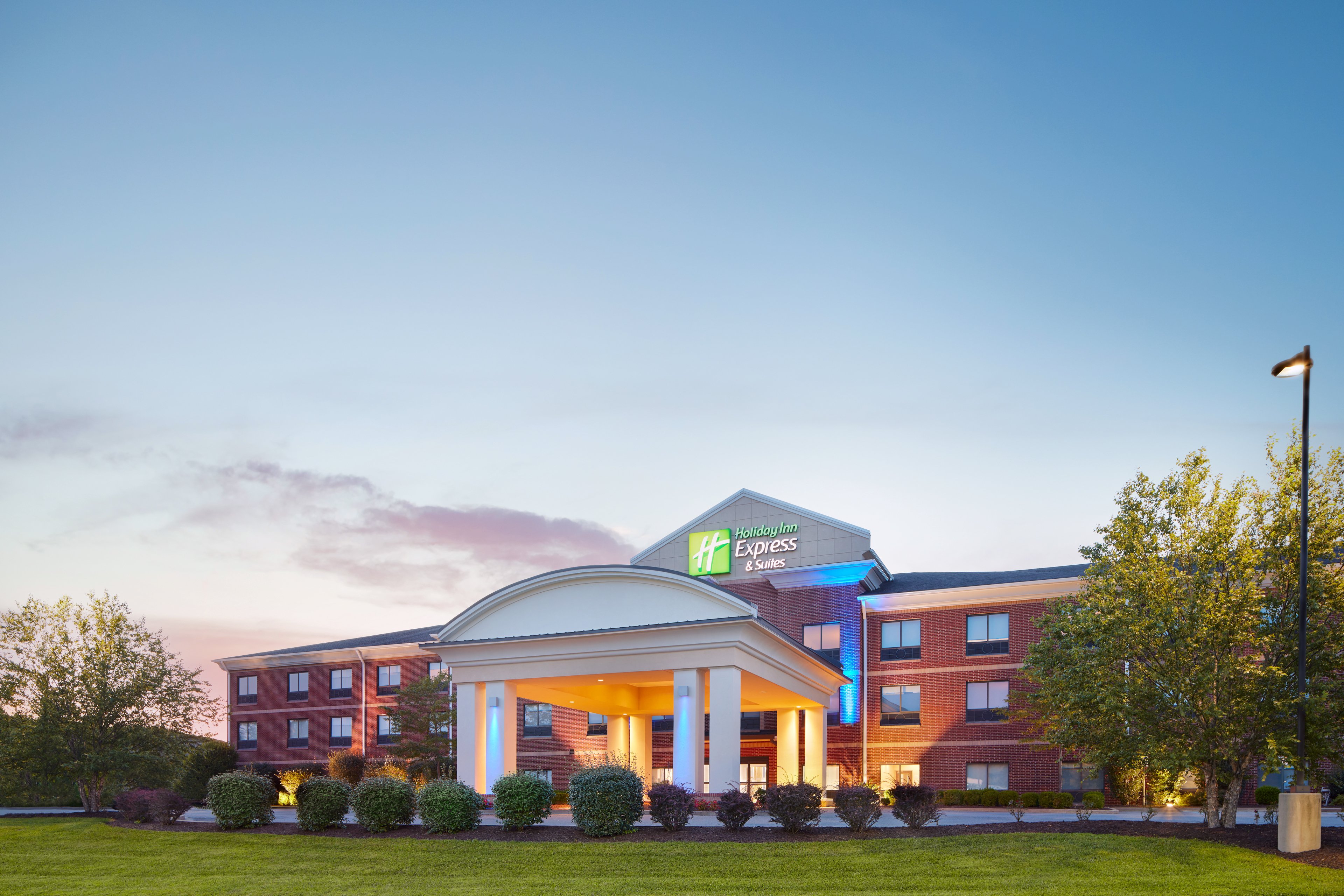 Holiday Inn Express Hotel And Suites Bridgeport 2/50