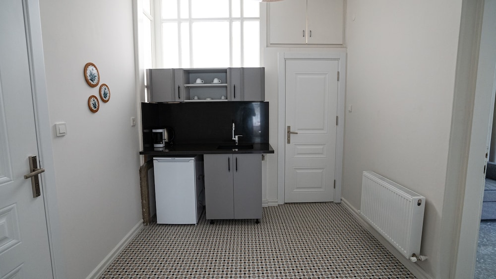 Ece Suites Apart 6/50