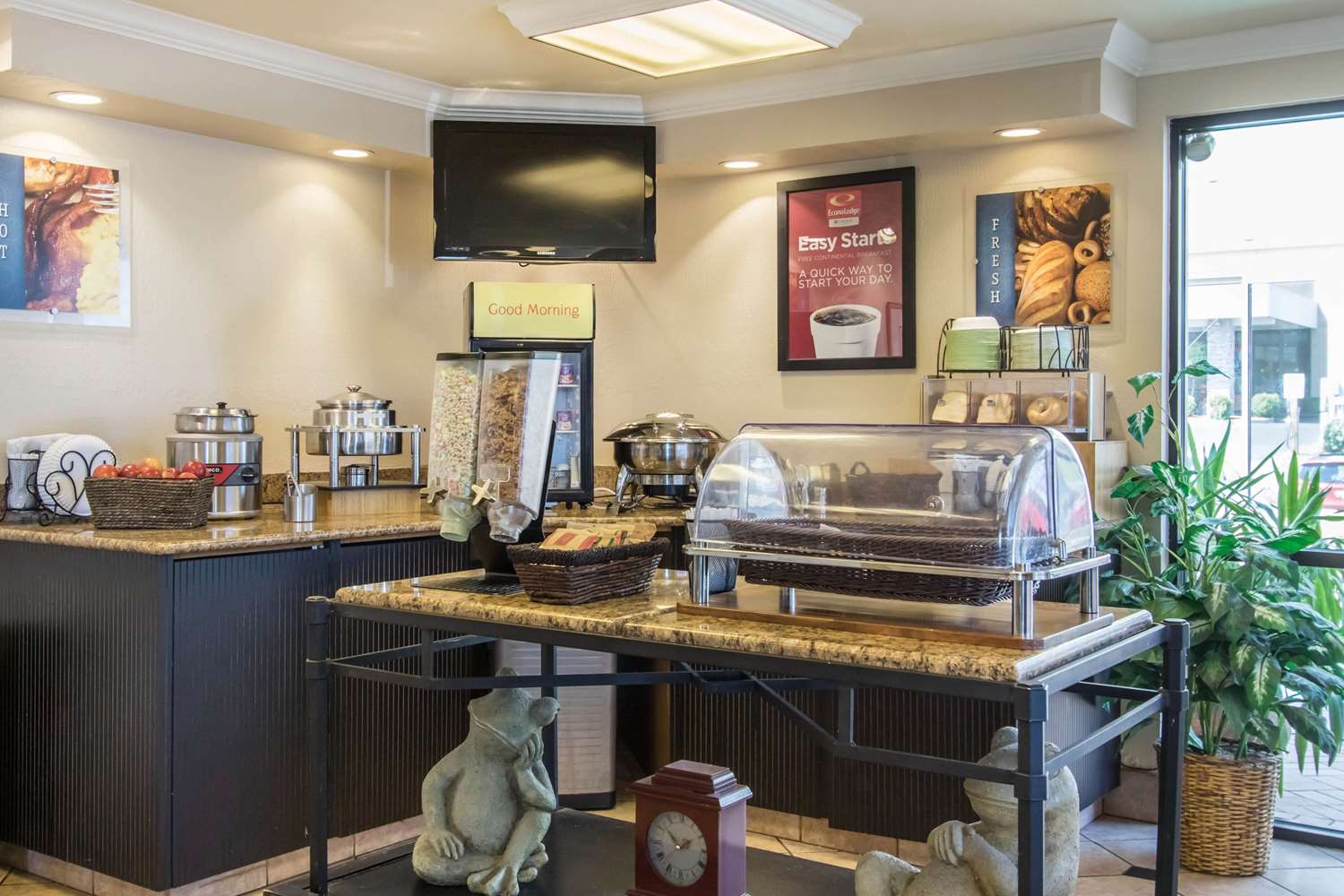 Econo Lodge Inn and Suites Joplin MO 28/42