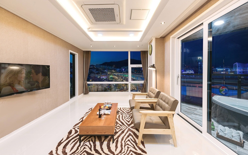 Yeosu Paradise Spa Pension 34/50