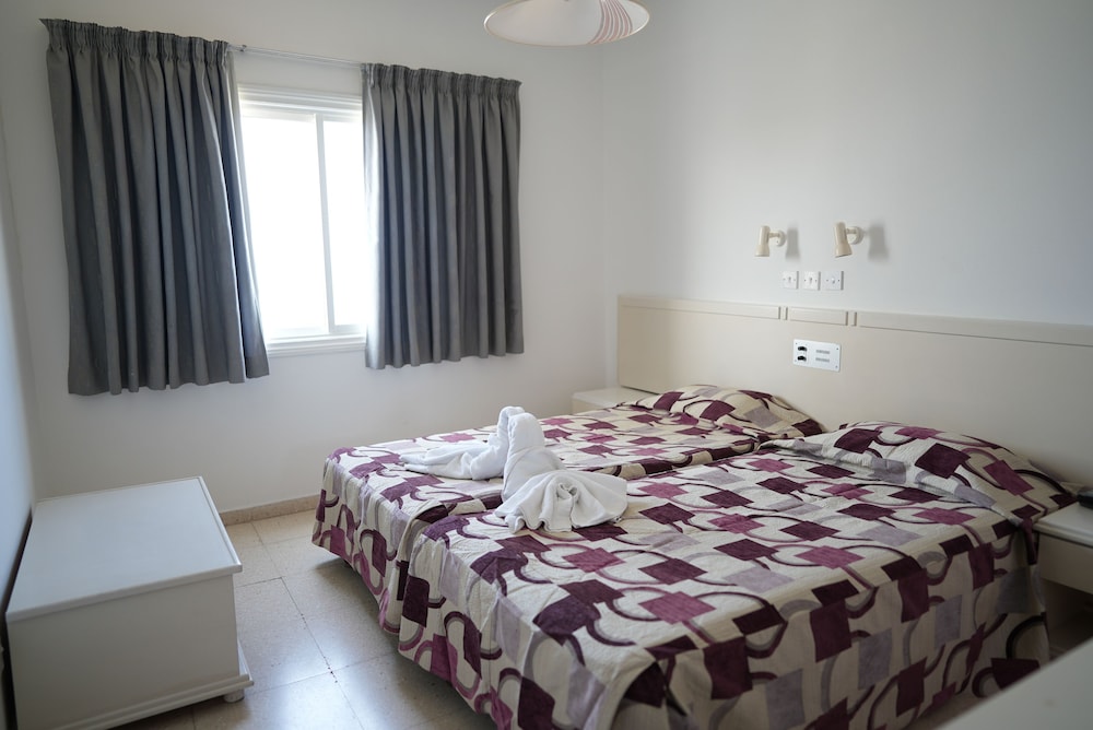 Astreas Beach Hotel 4/50