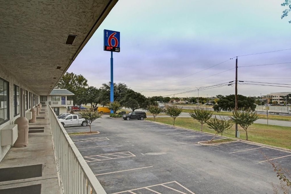 Motel6 San Marcos, TX 46/49
