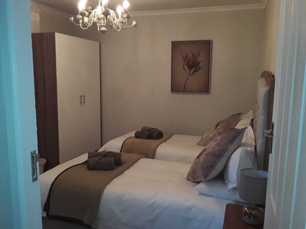 Dellville Country House & Cottages 14/50