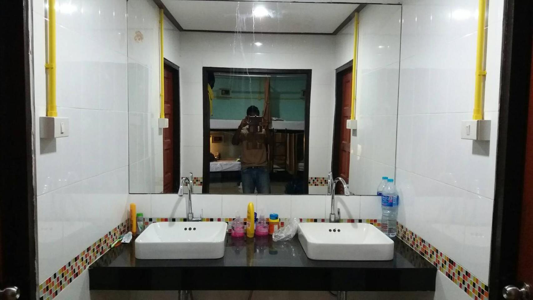 Lanta Long Beach Hostel 48/50