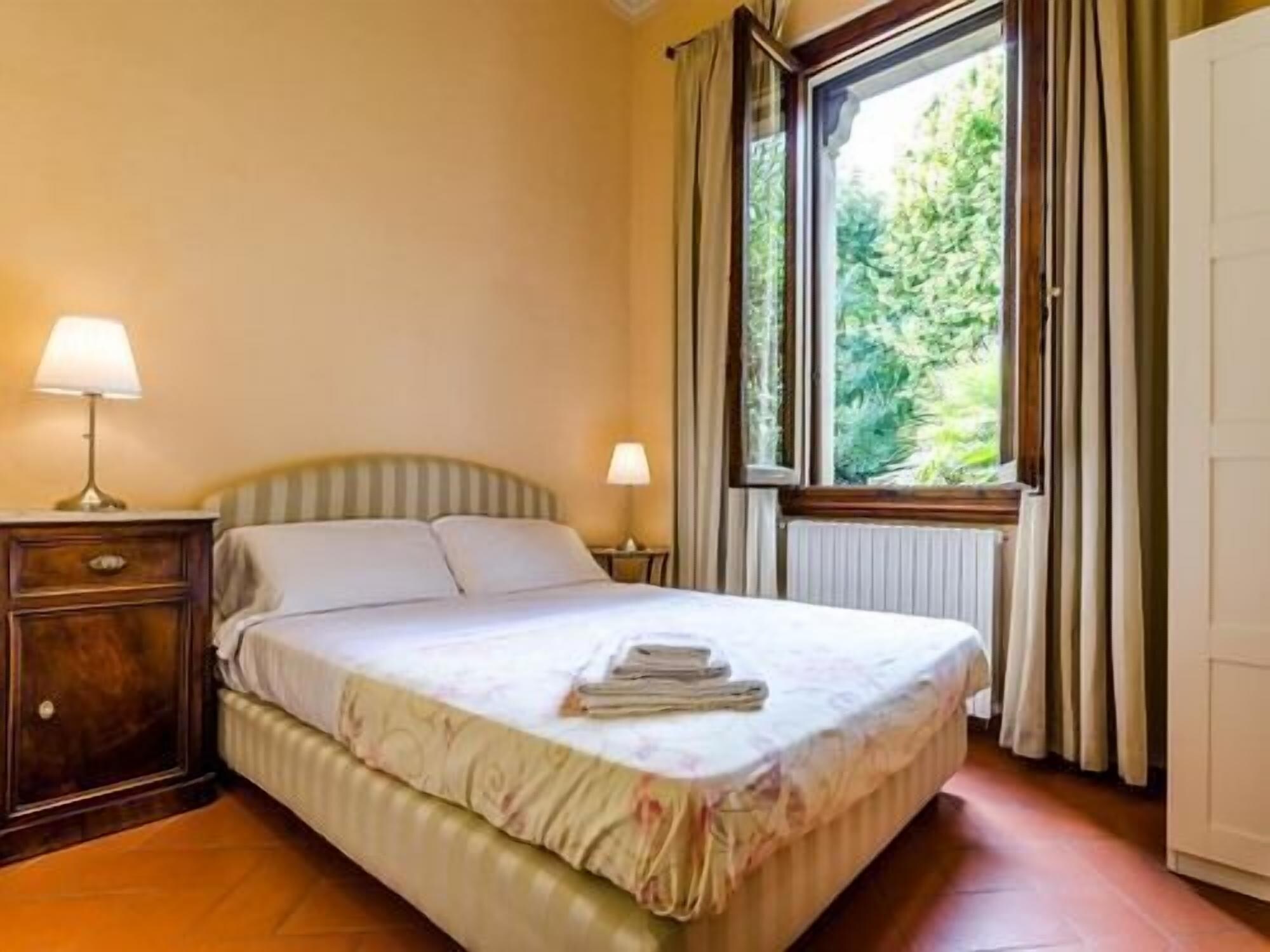 ECONOMY, FRENCH BED