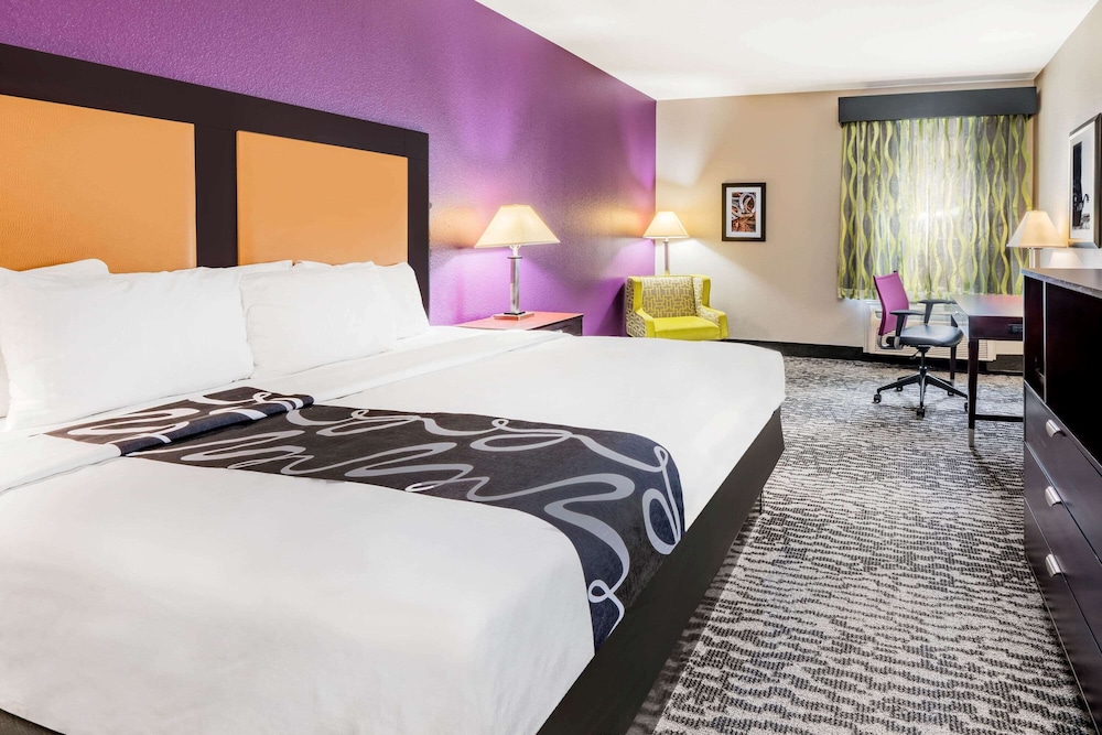 La Quinta Inn & Suites by Wyndham DFW Airport West - Bedford 17/41