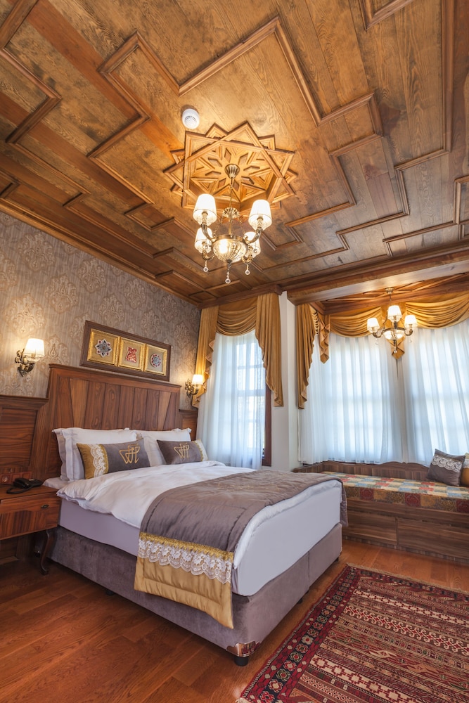 2 BEDROOMS, DELUXE, SUITE, CITY VIEW, 2 BATHROOMS