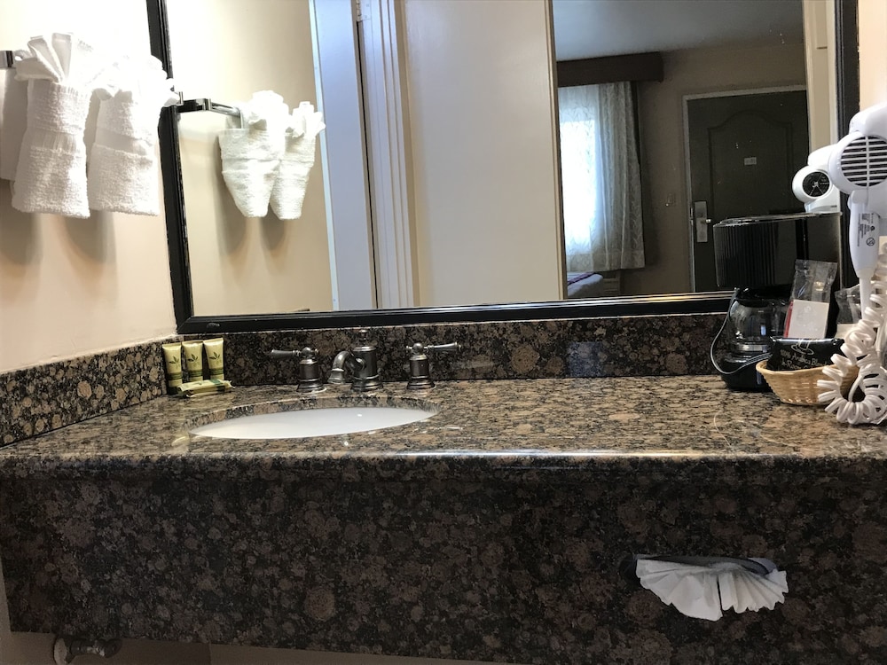 Olive Tree Inn & Suites, a Howard Johnson by Wyndham 38/72