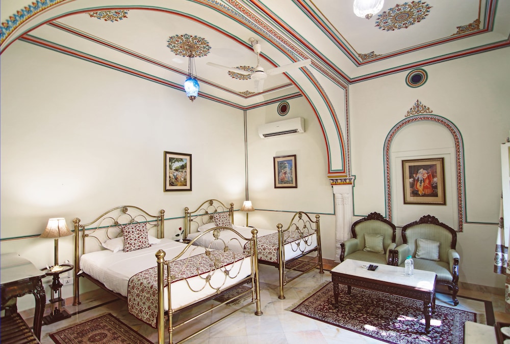 ALSISAR HAVELI 49/73