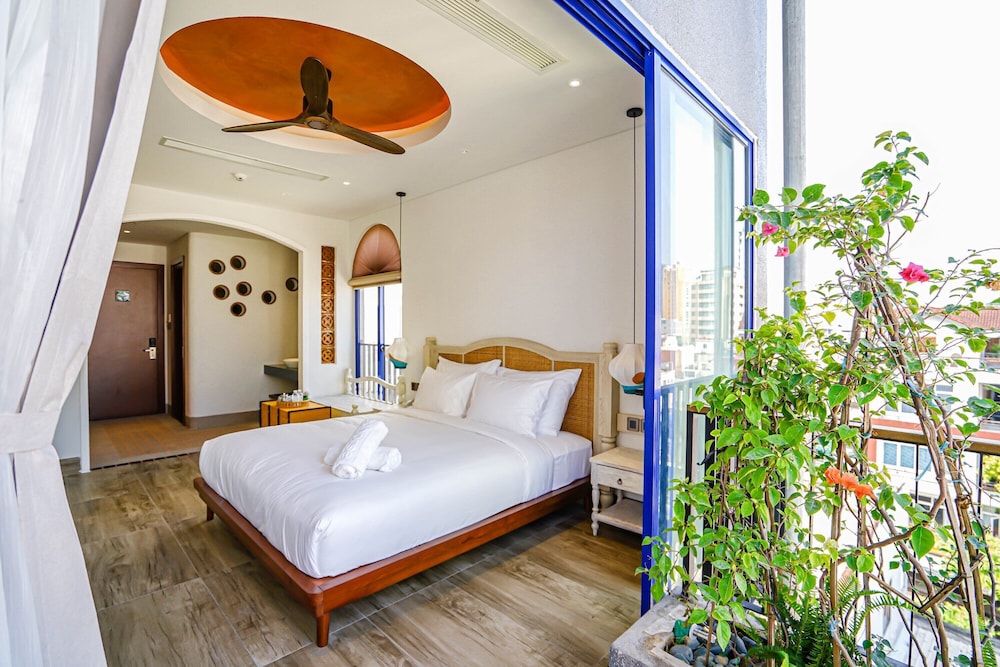 Superior, Studio, King Bed
