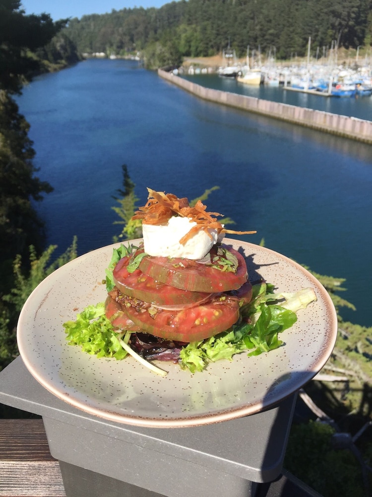 Noyo Harbor Inn Restaurant and Tavern 26/50