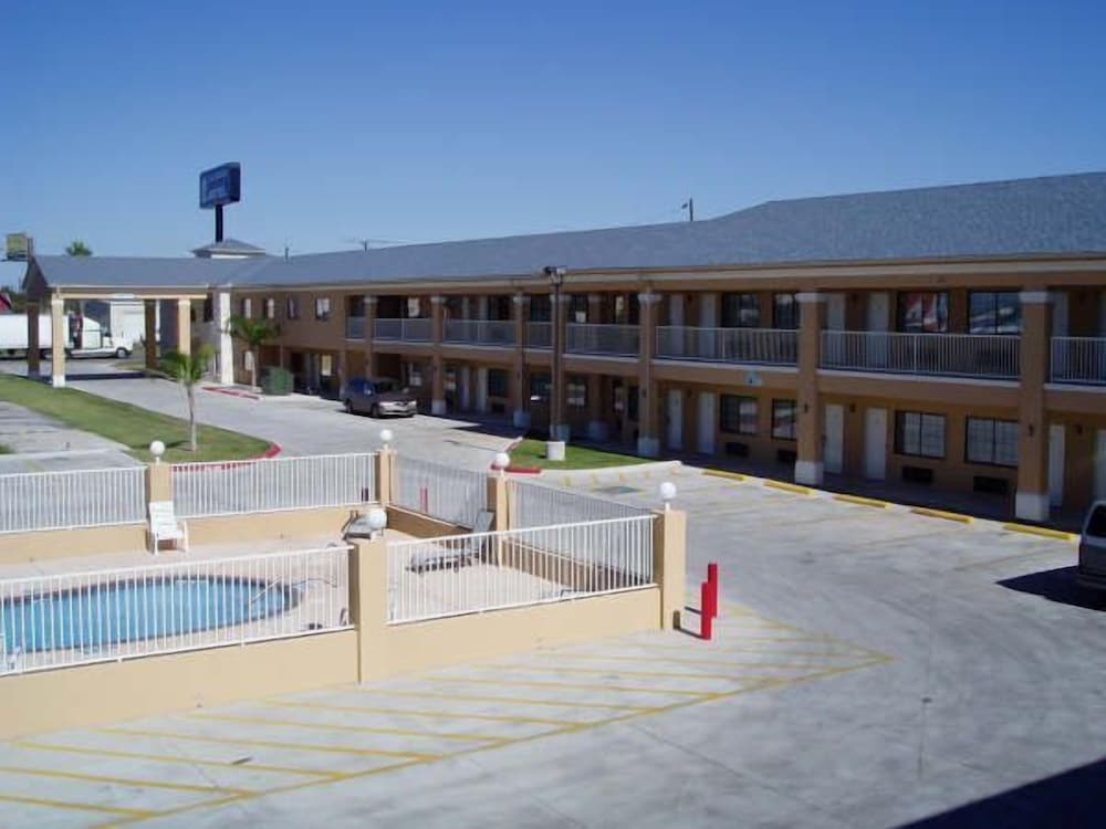 Texas Inn and Suites at La Joya 42/46