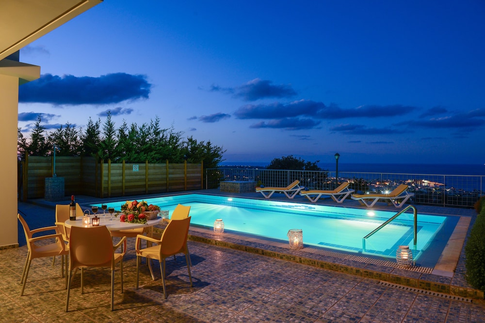 Danaes Villas 8/37