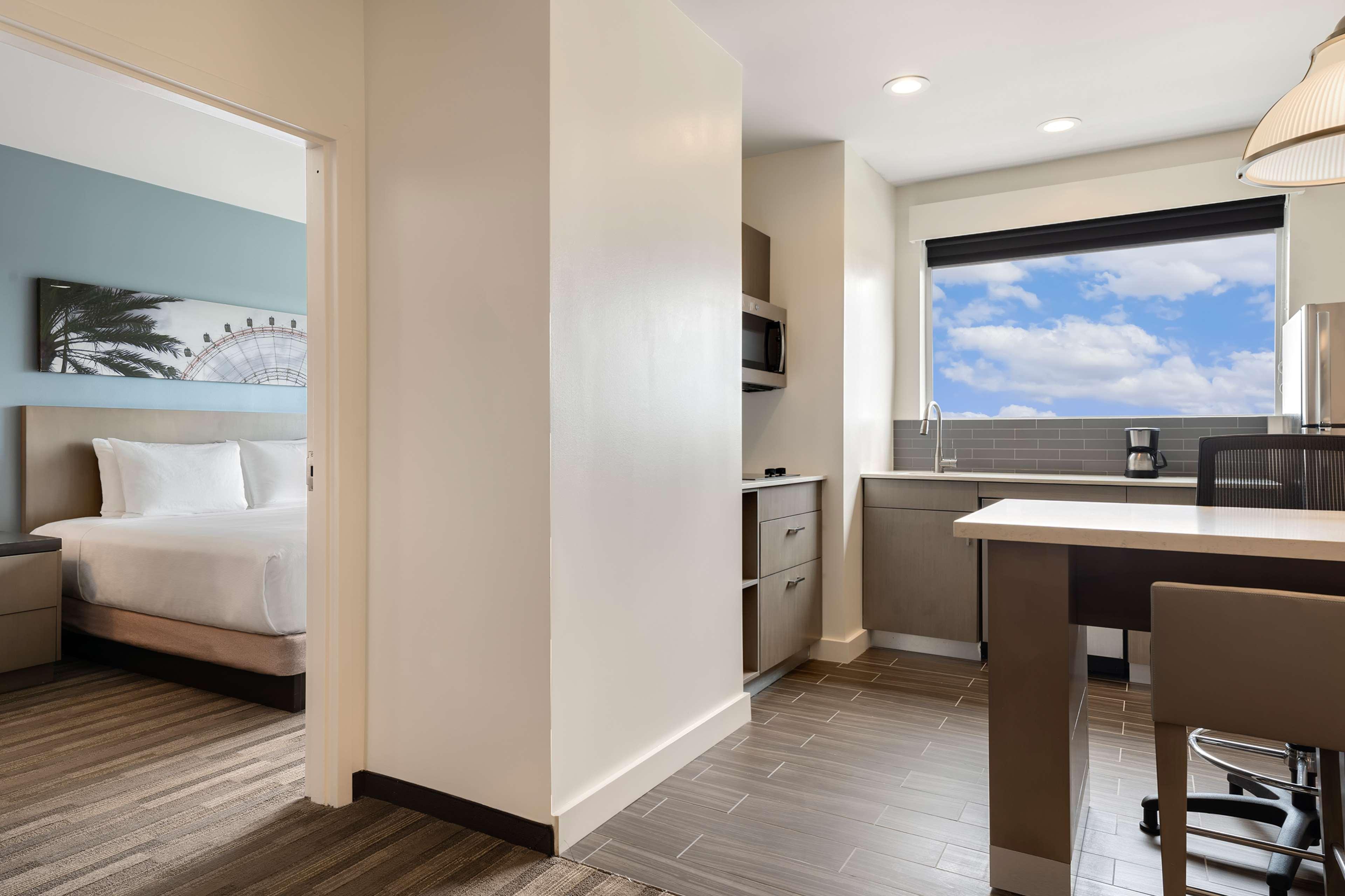 1 Bedroom, Suite, King Bed, Sofa, Kitchen