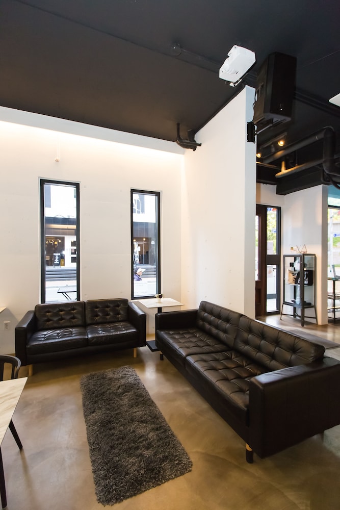 Canvas Hostel 32/54