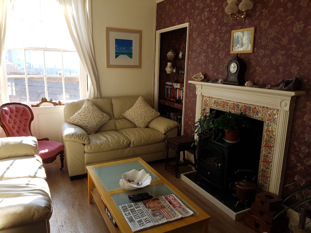 Beach View Guest House 6/10