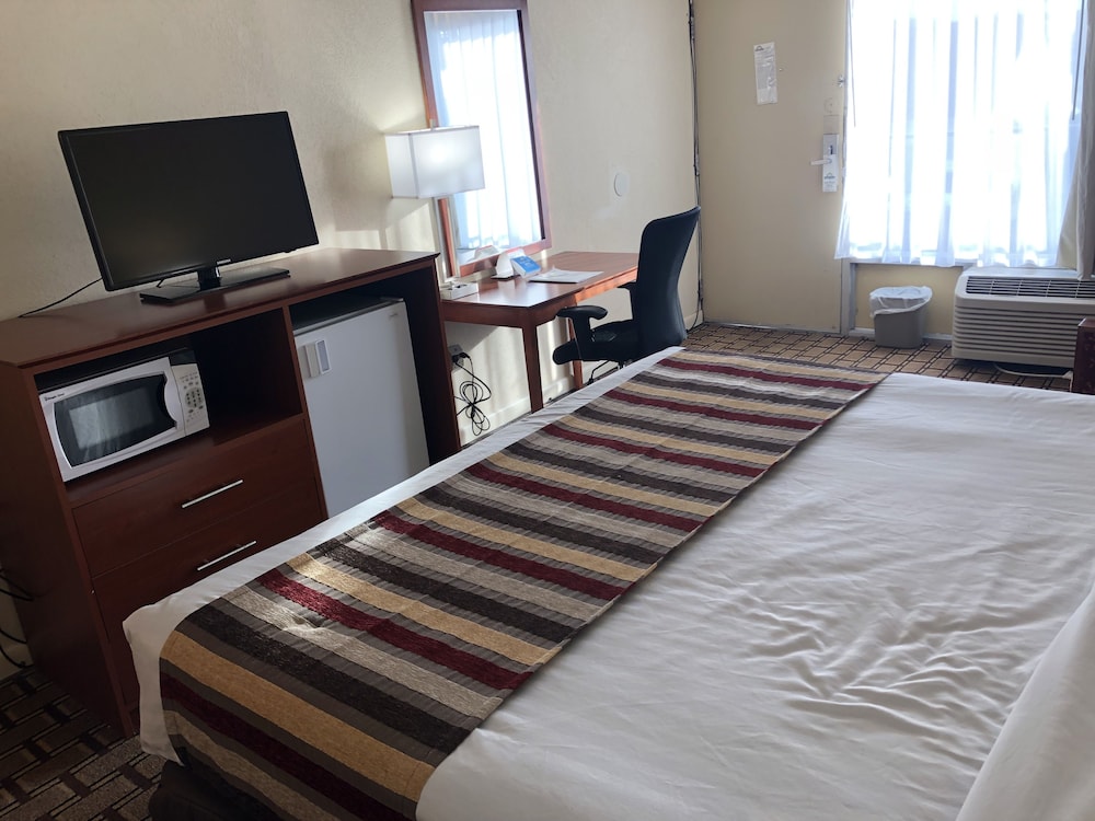 Days Inn by Wyndham Natchez 17/32