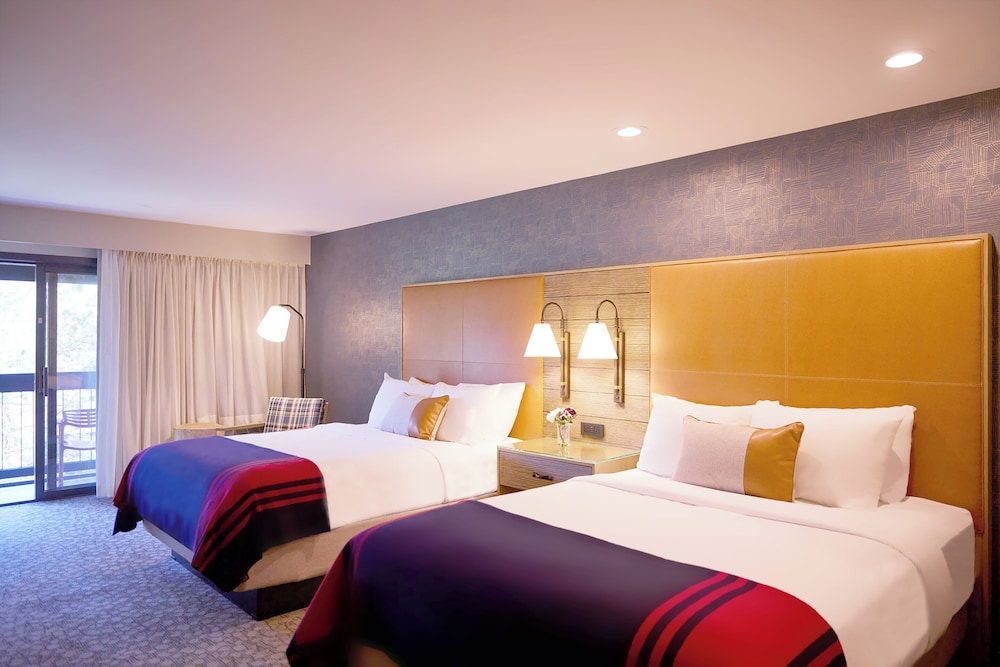 LODGE, 2 QUEEN BEDS