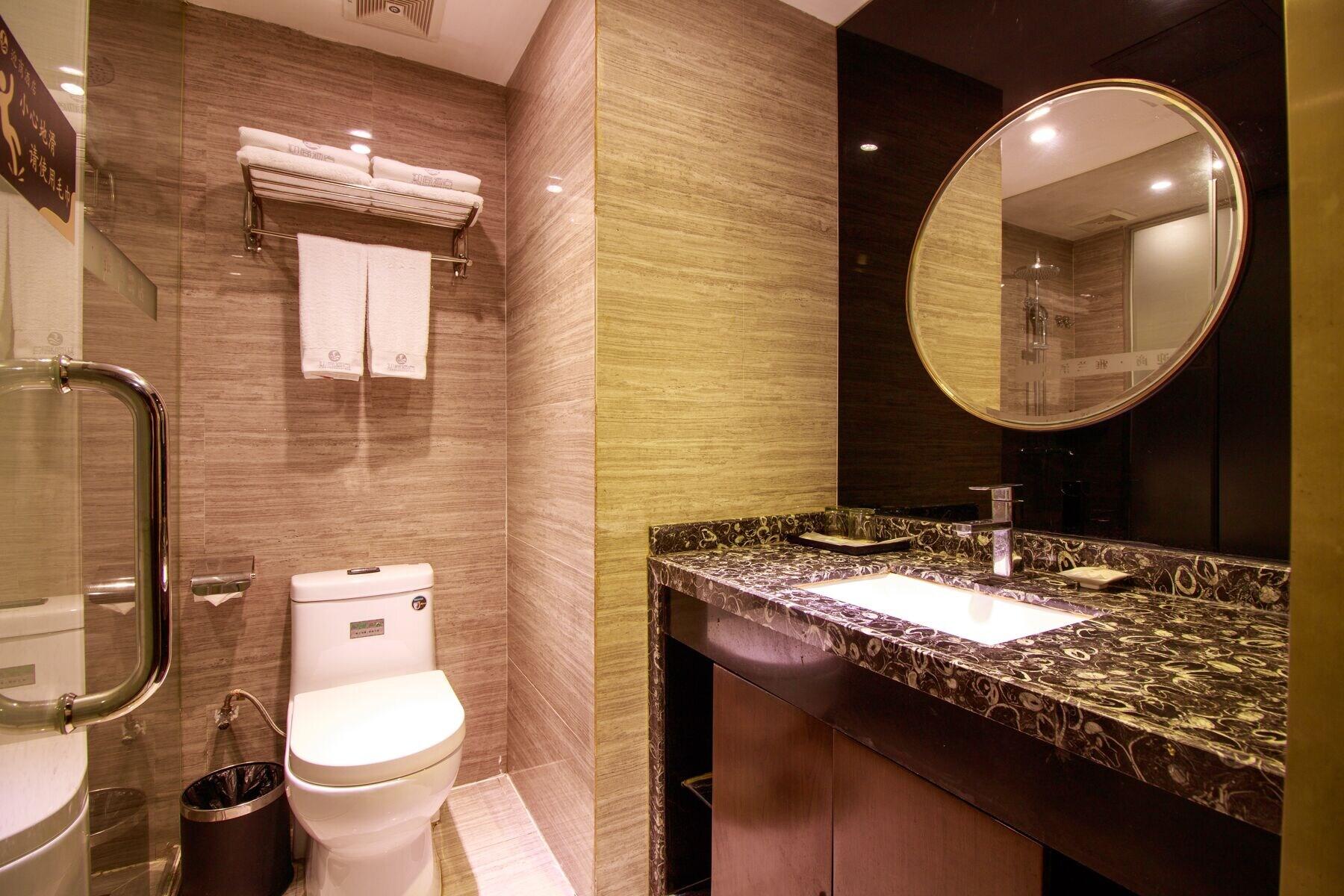 Vienna Hotel (Guangzhou Beijing Road Pedestrian Street Big Buddha Temple) 37/38
