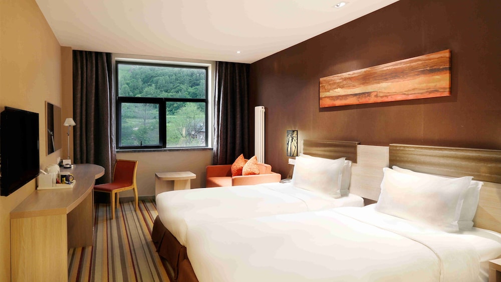 HOLIDAY INN EXPRESS CHANGBAISHAN 14/49