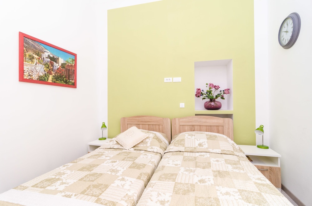 ROOMS TEZORO 15/49