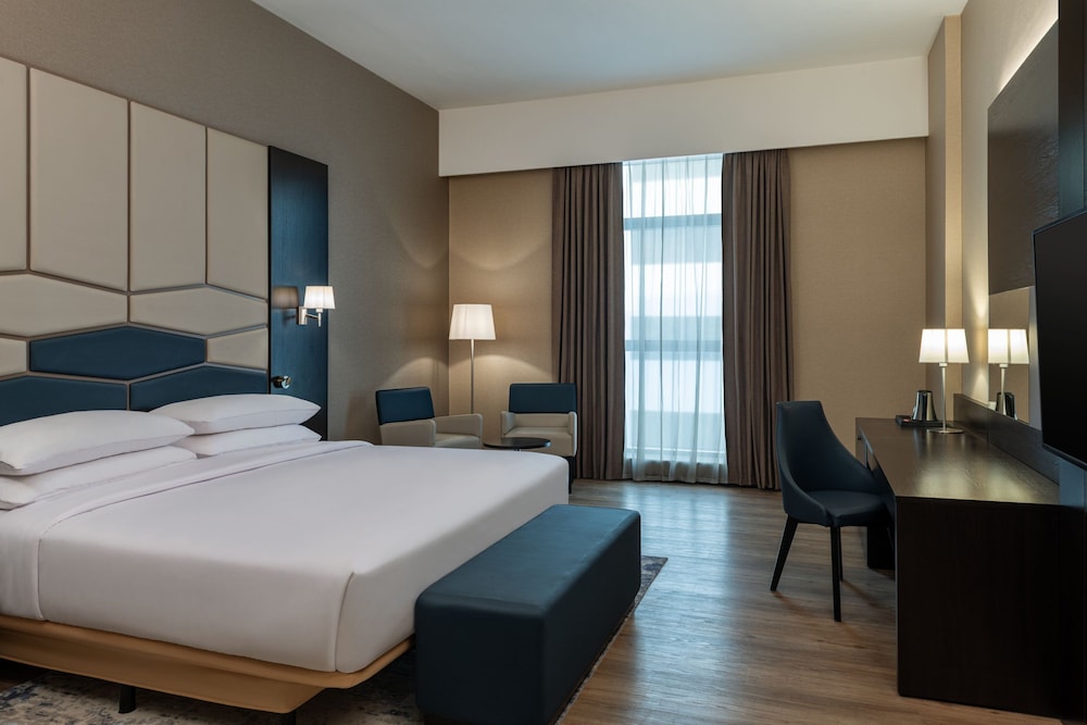 Four Points by Sheraton Production City Dubai 7/58