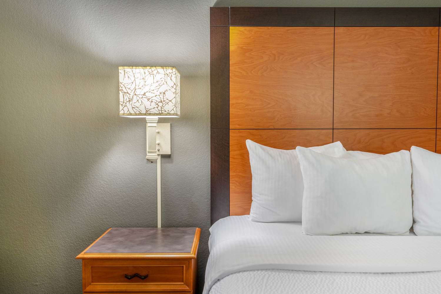 La Quinta Inn Suites Pueblo 27/48