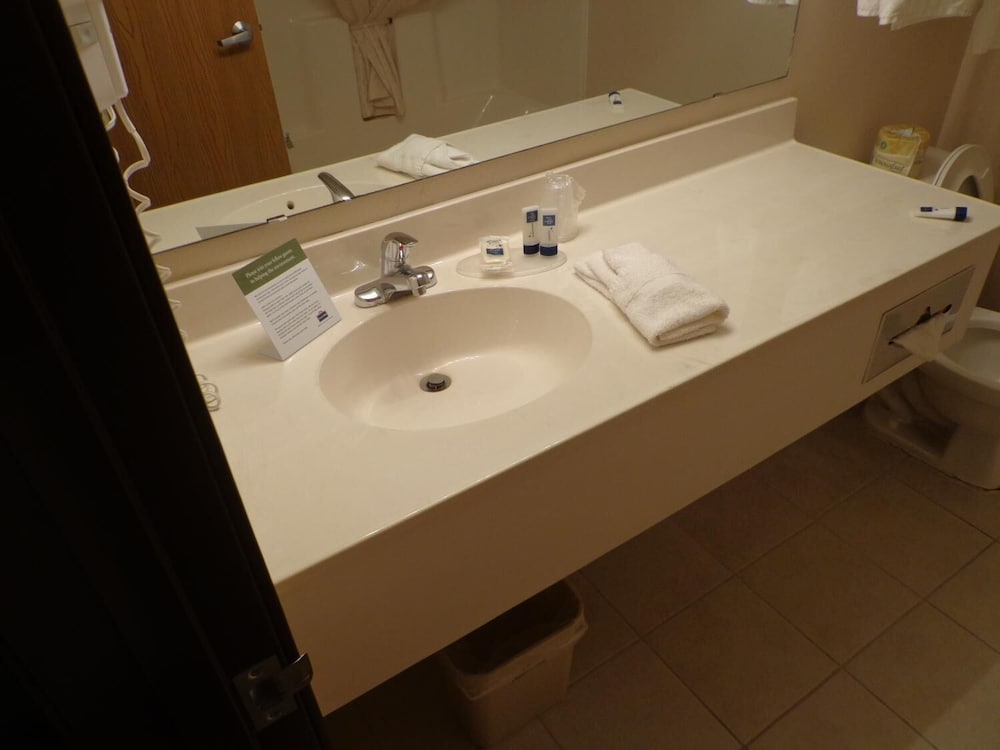 Americinn By Wyndham Madison Sd 13/23