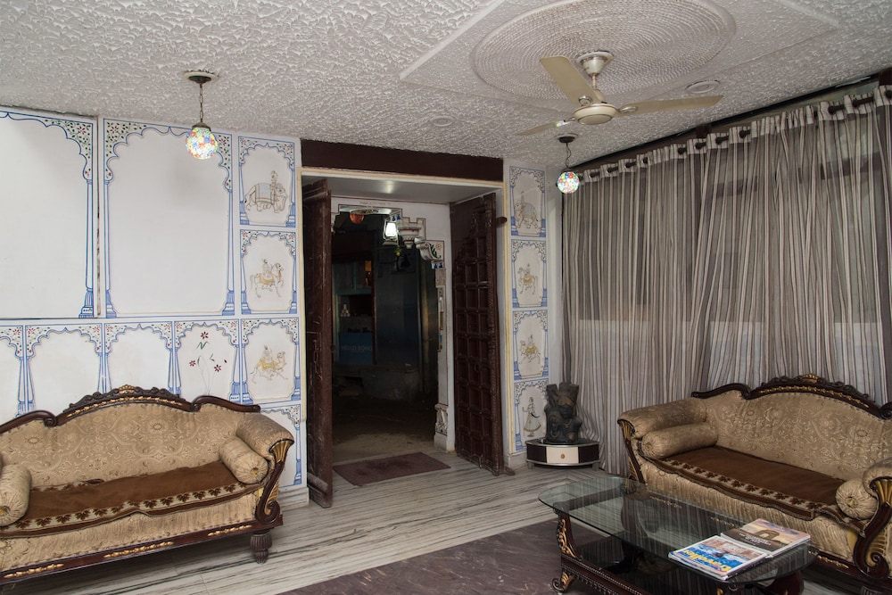 Oyo 10319 Hotel Pichola Haveli 11/16