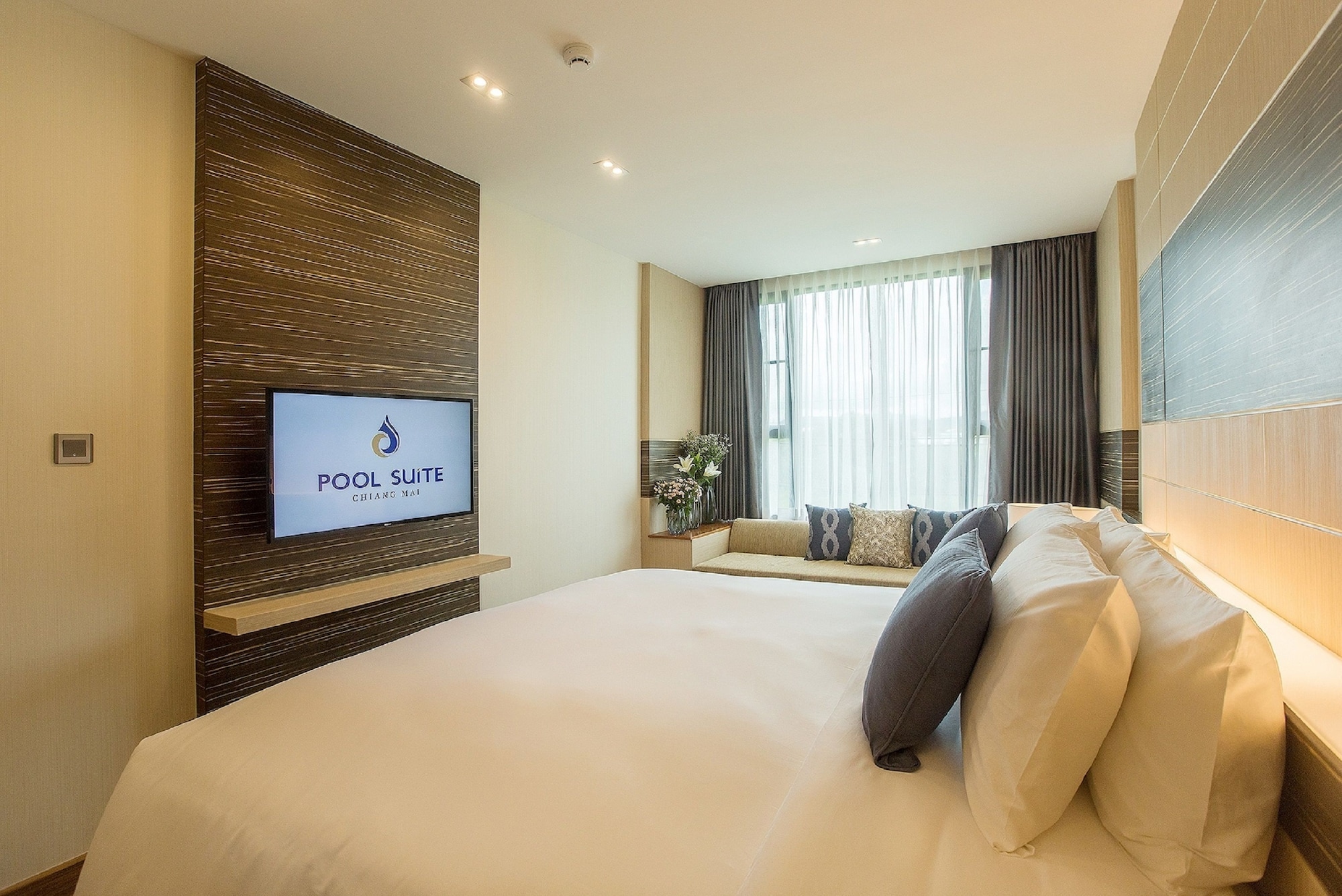 SUITE, DOUBLE BED, ROOFTOP POOL