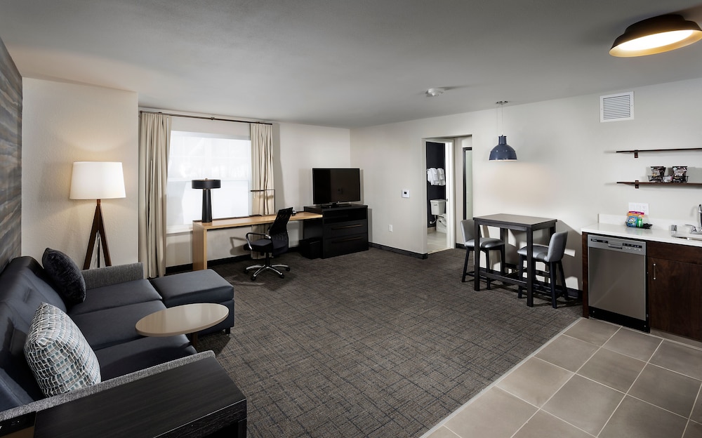 Residence Inn Milwaukee Brookfield 31/50