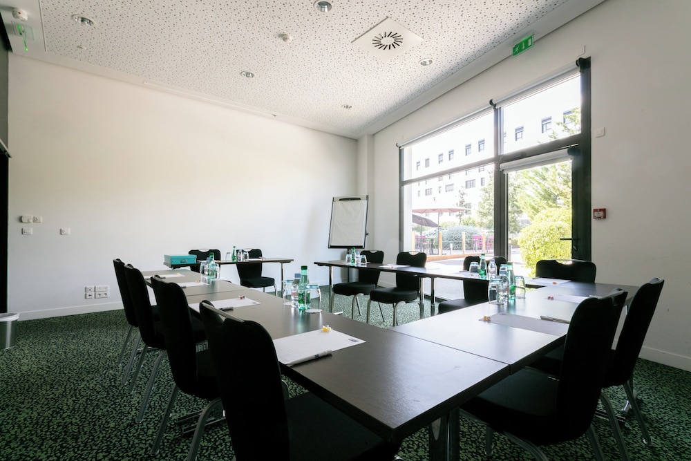 HOLIDAY INN EXPRESS MONTPELLIER-ODYSSEUM 56/71