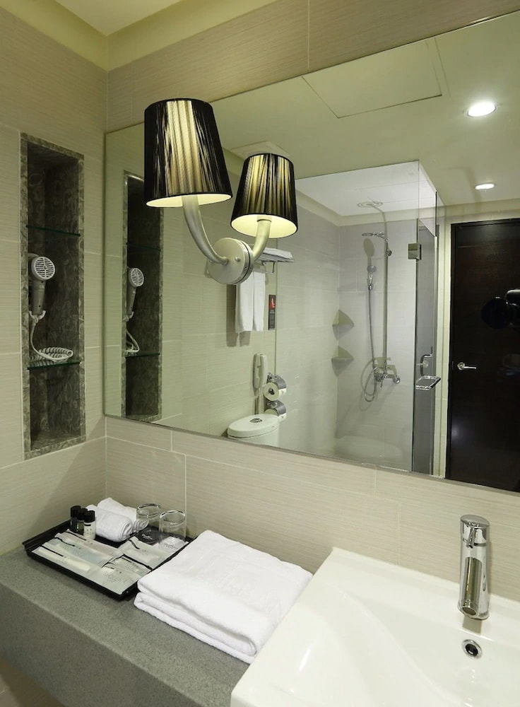 Urban Hotel 33 67/69