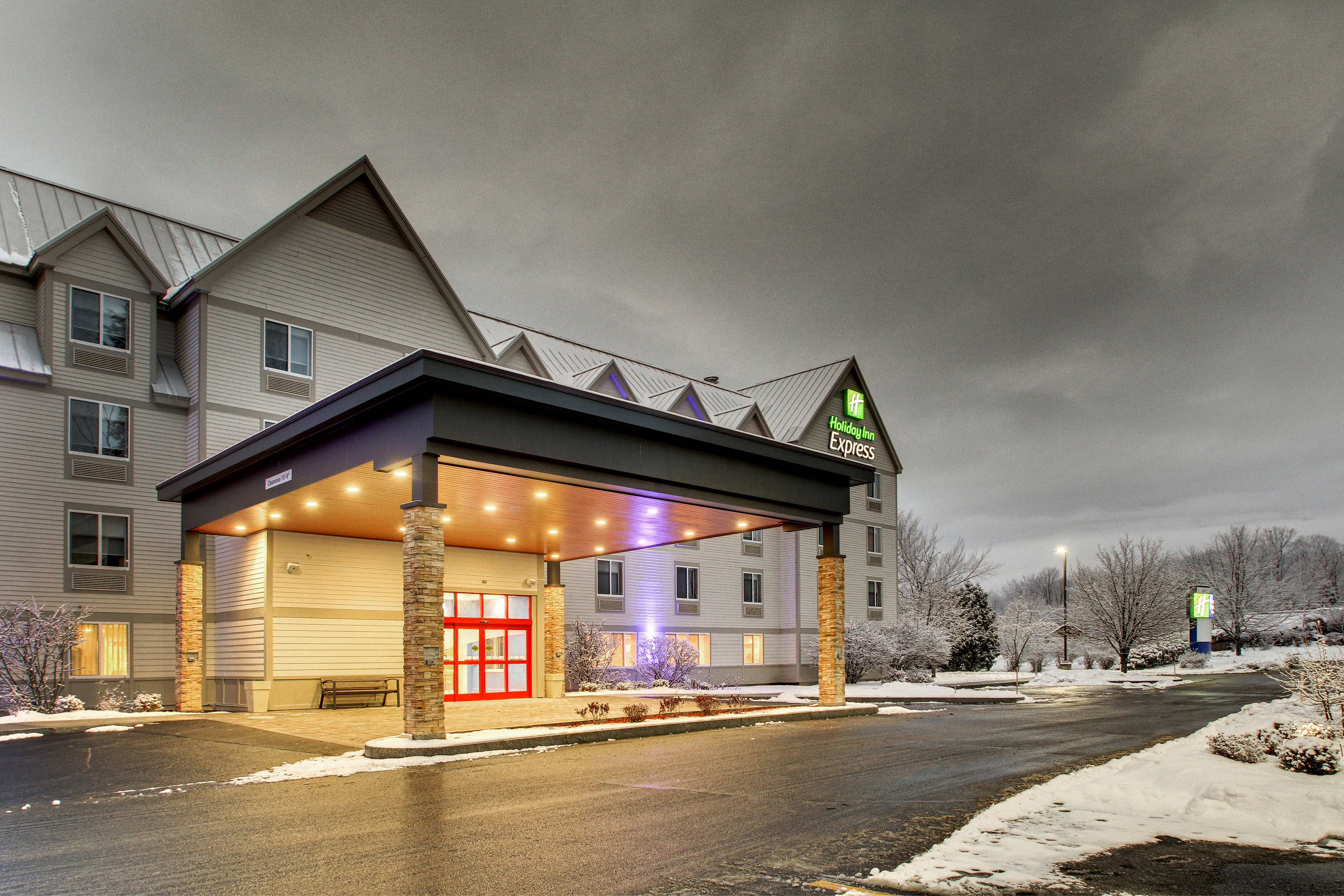 Holiday Inn Express & Suites Lincoln East - White Mountains 5/47