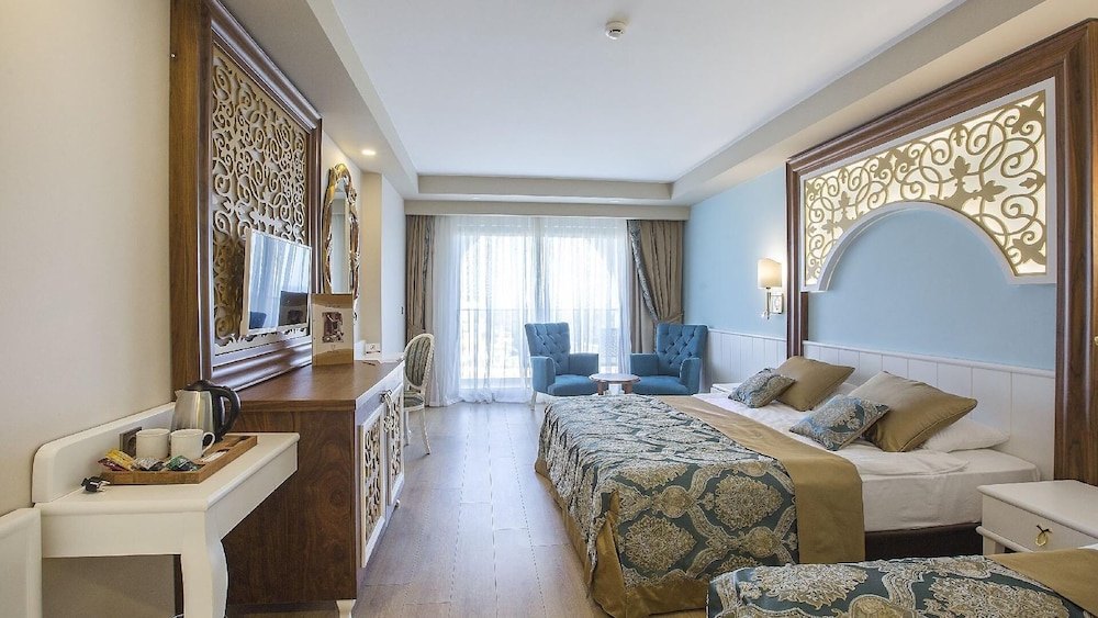 J Adore Deluxe Hotel Spa 18/50