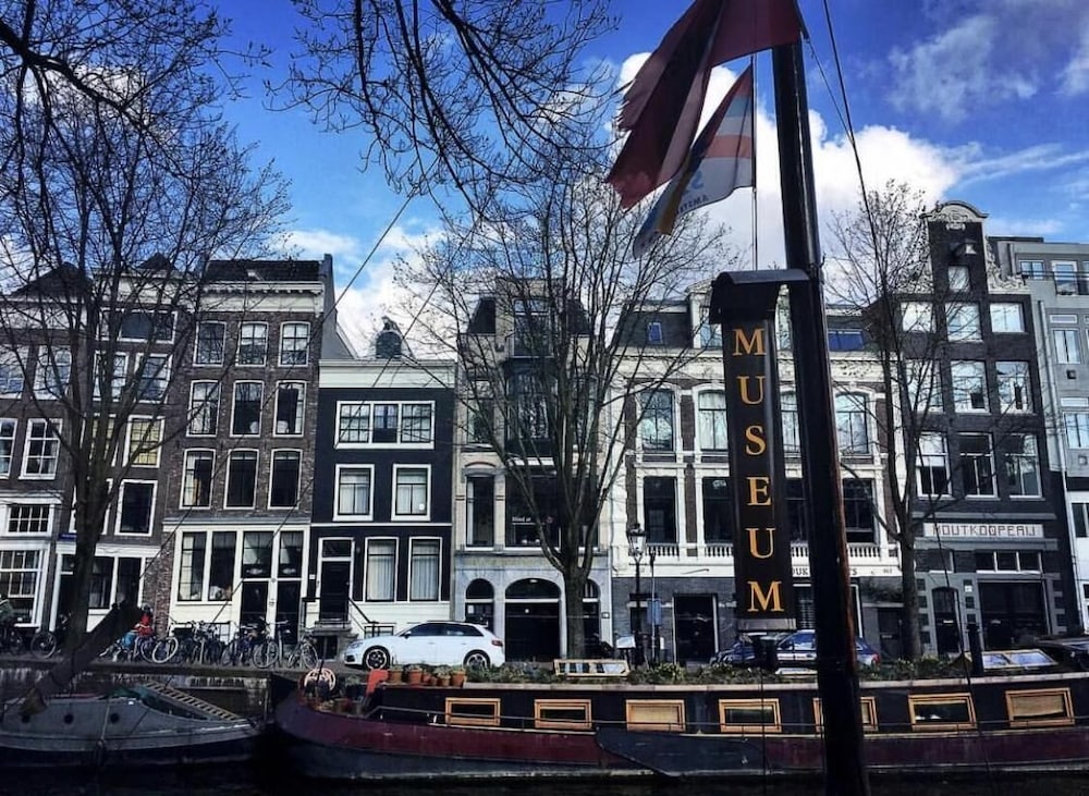 Facade Hotel Amsterdam 2/44