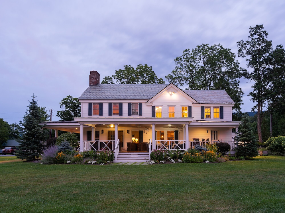 Hill Farm Inn 1/50