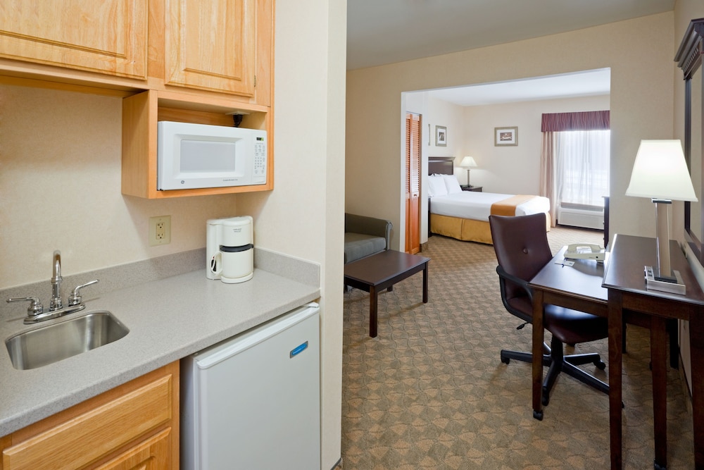 Holiday Inn Express & Suites Carneys Point - Pennsville, an IHG Hotel 42/51