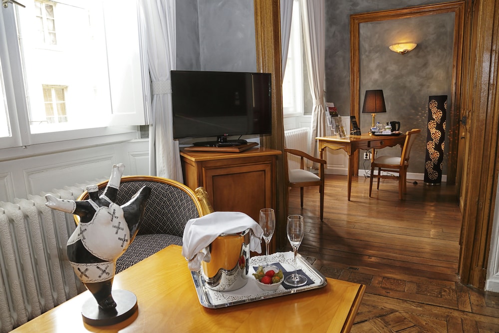 Hotel D haussonville 27/41