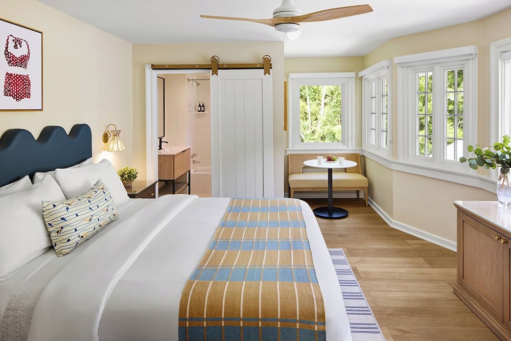 SIGNATURE, KING BED, GARDEN VIEW