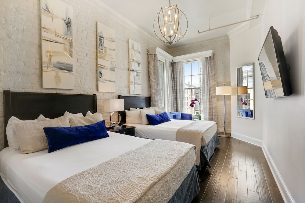 STANDARD, 2 QUEEN BEDS
