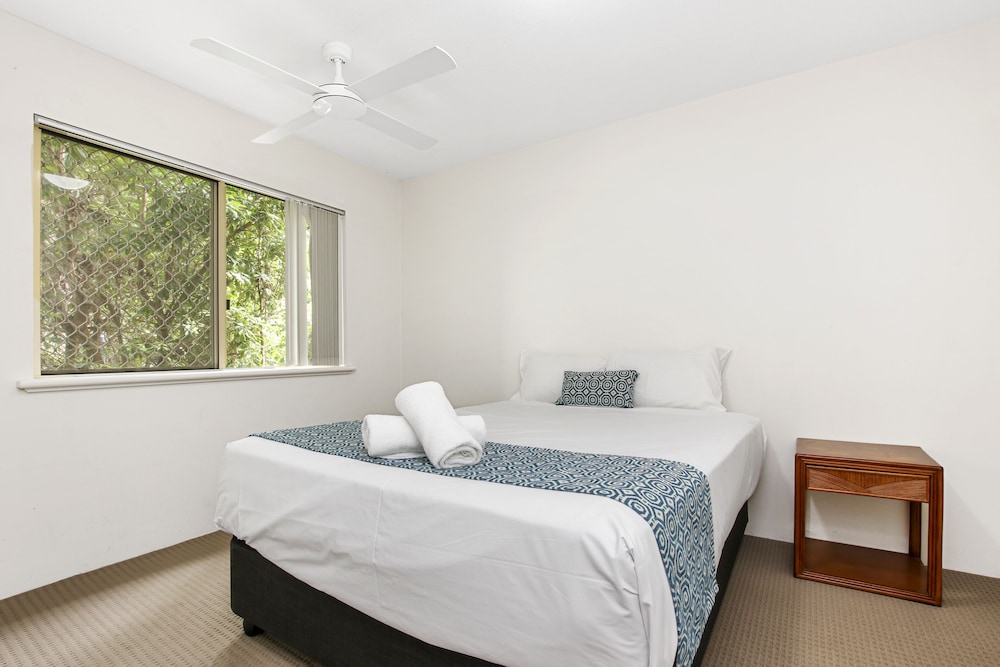 Headland Beach Resort 10/69