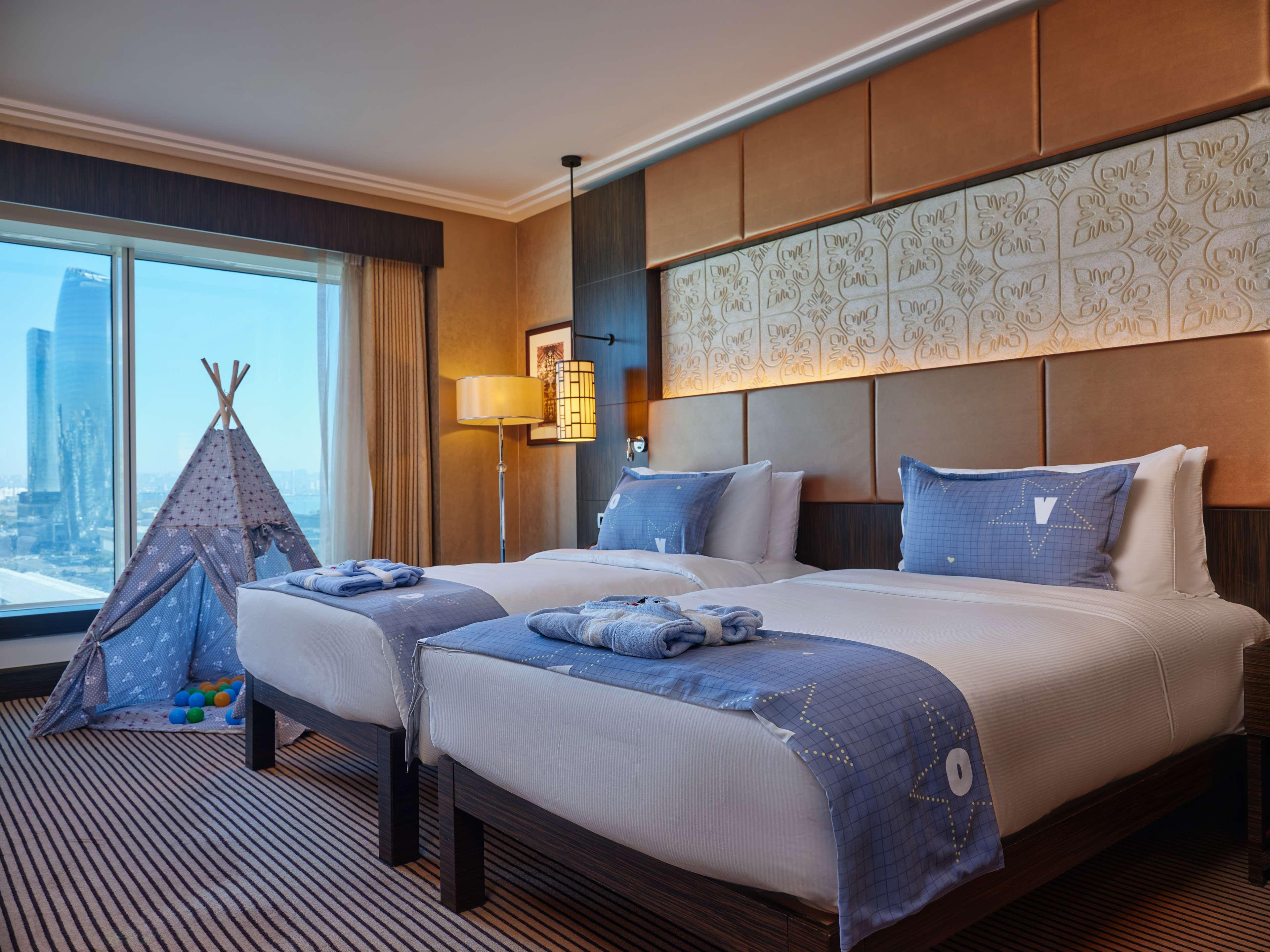 2 BEDROOMS, CONNECTING, SUITE, LOUNGE ACCESS