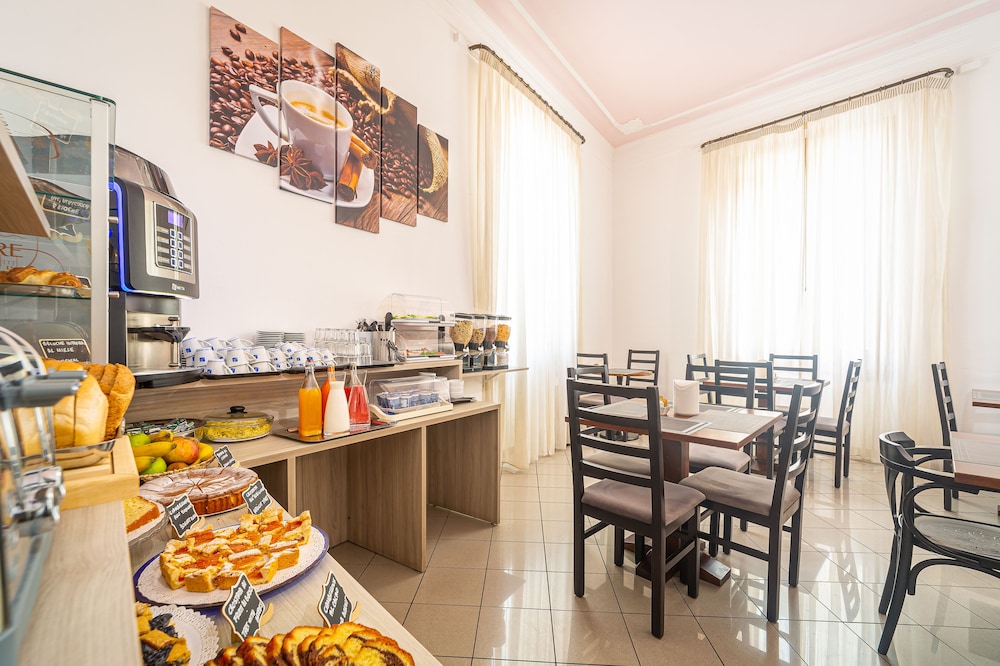 LILIUM HOTEL 48/65