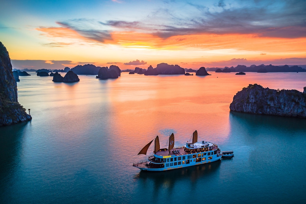 Emperor Cruise Ha Long 43/50