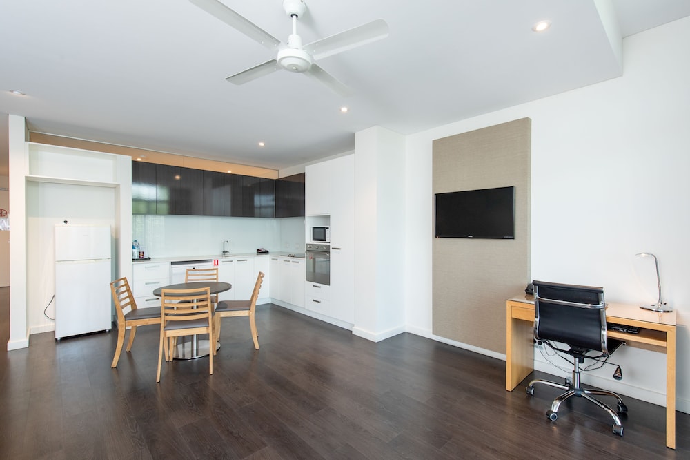MAWSON LAKES HOTEL 42/64
